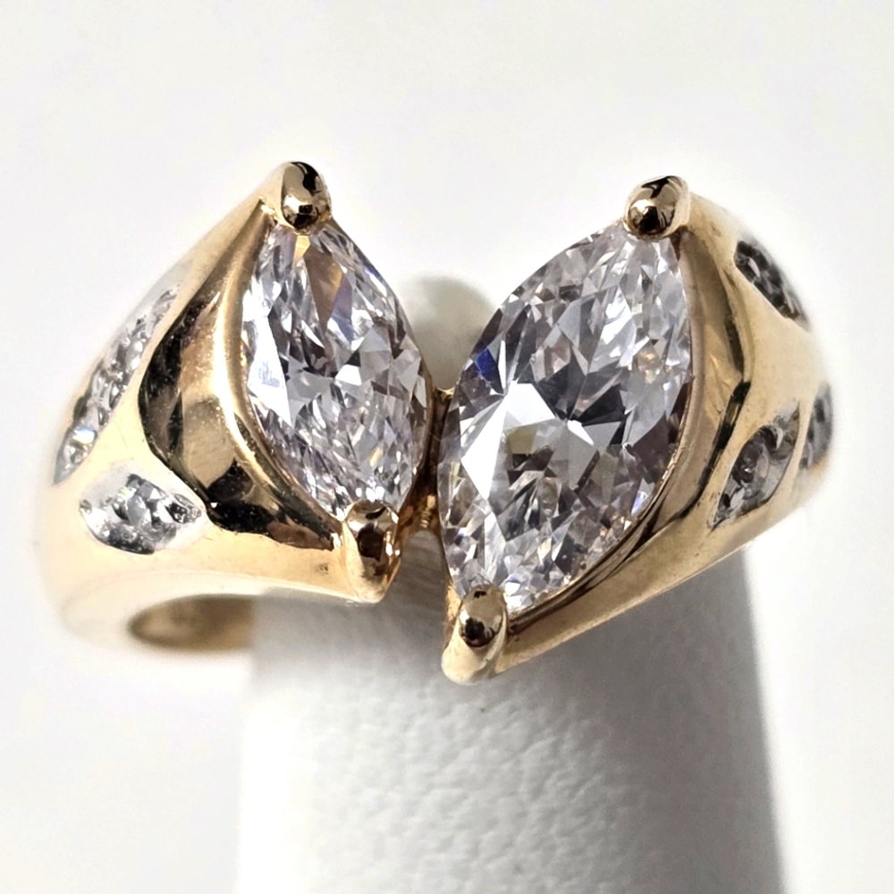 Watch Video / Rare 10K Gold Solitaire Twin Ring